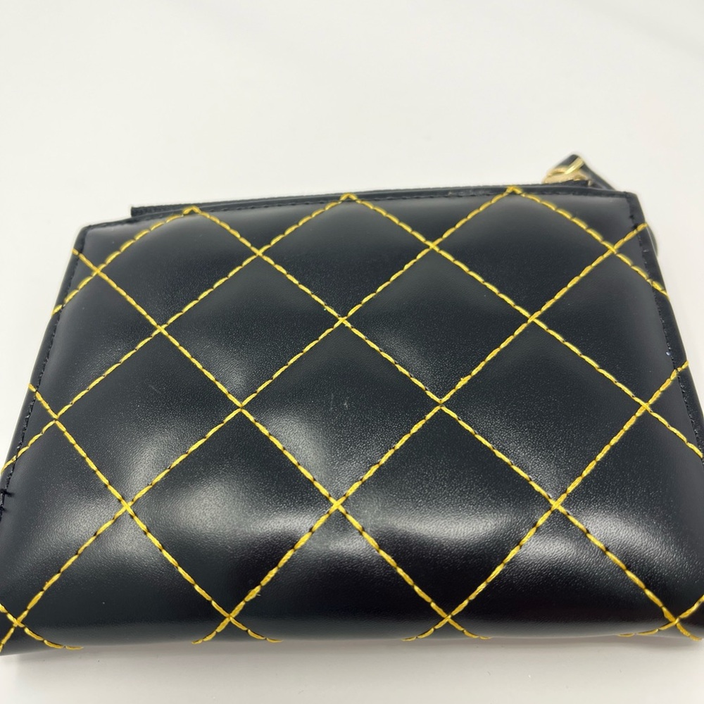 Miniso x Harry Potter Hufflepuff Black and Yellow Quilted Wallet - Picture 3 of 9